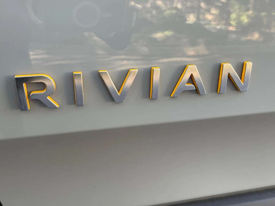 2022 Rivian R1S - Image 21 of 31