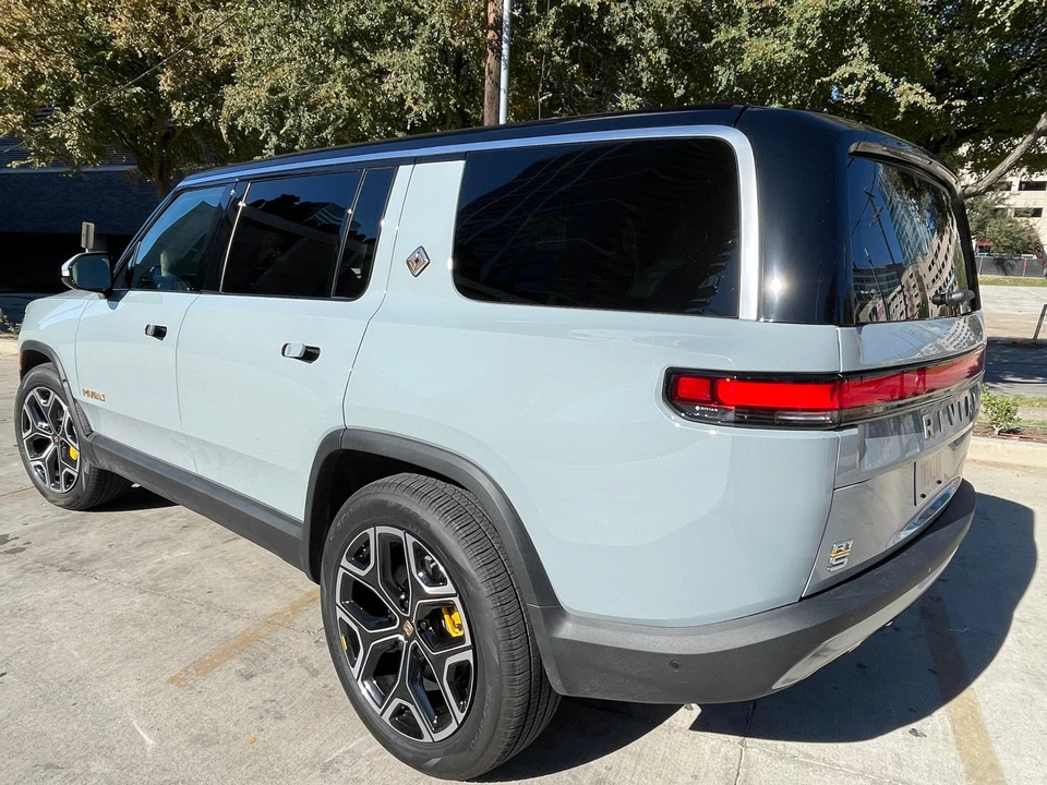 2022 Rivian R1S - Image 8 of 31