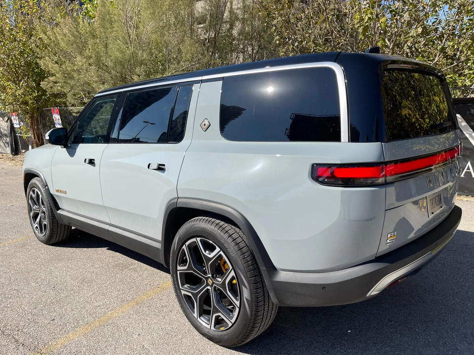2022 Rivian R1S - Image 7 of 31