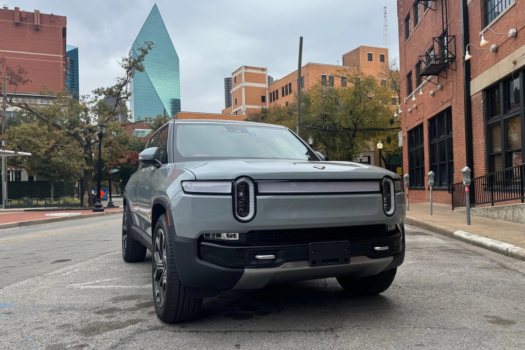 2022 Rivian R1S - Image 15 of 31