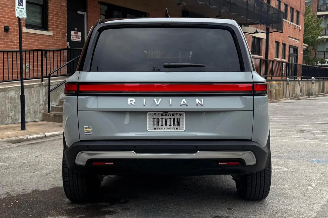 2022 Rivian R1S - Image 5 of 31