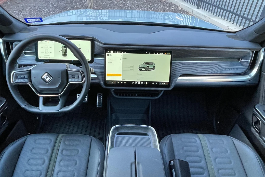 2022 Rivian R1S - Image 30 of 31