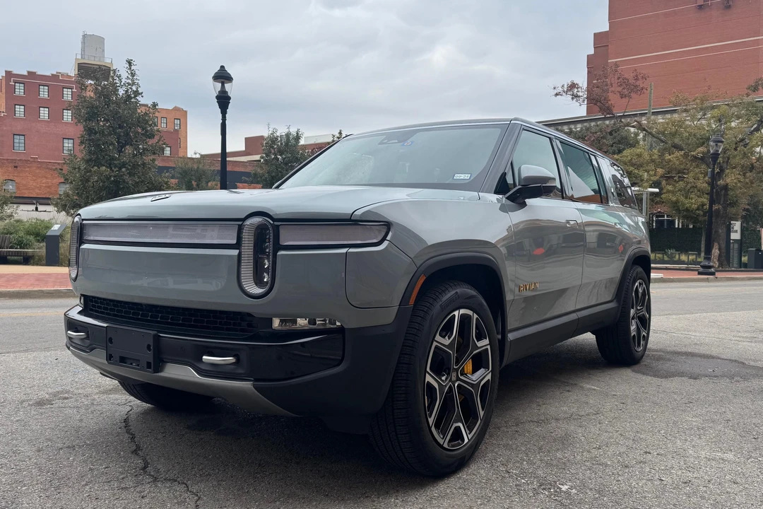 2022 Rivian R1S - Image 6 of 31