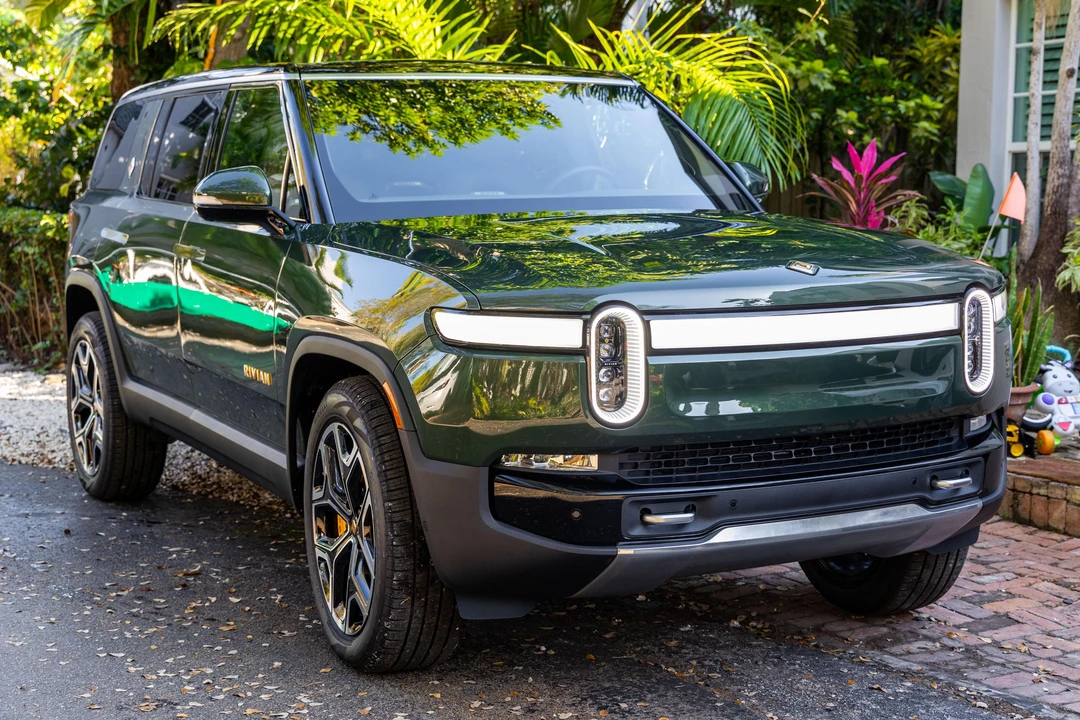2022 Rivian R1S - Image 3 of 31