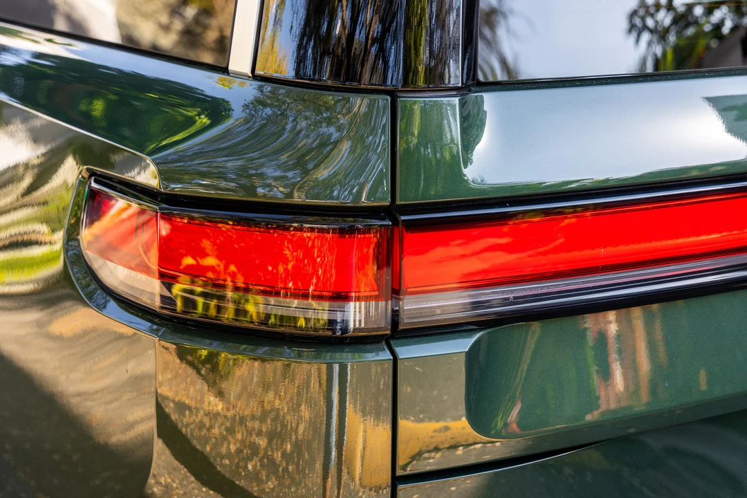 2022 Rivian R1S - Image 19 of 31