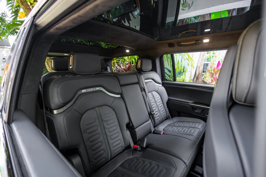 2022 Rivian R1S - Image 31 of 31