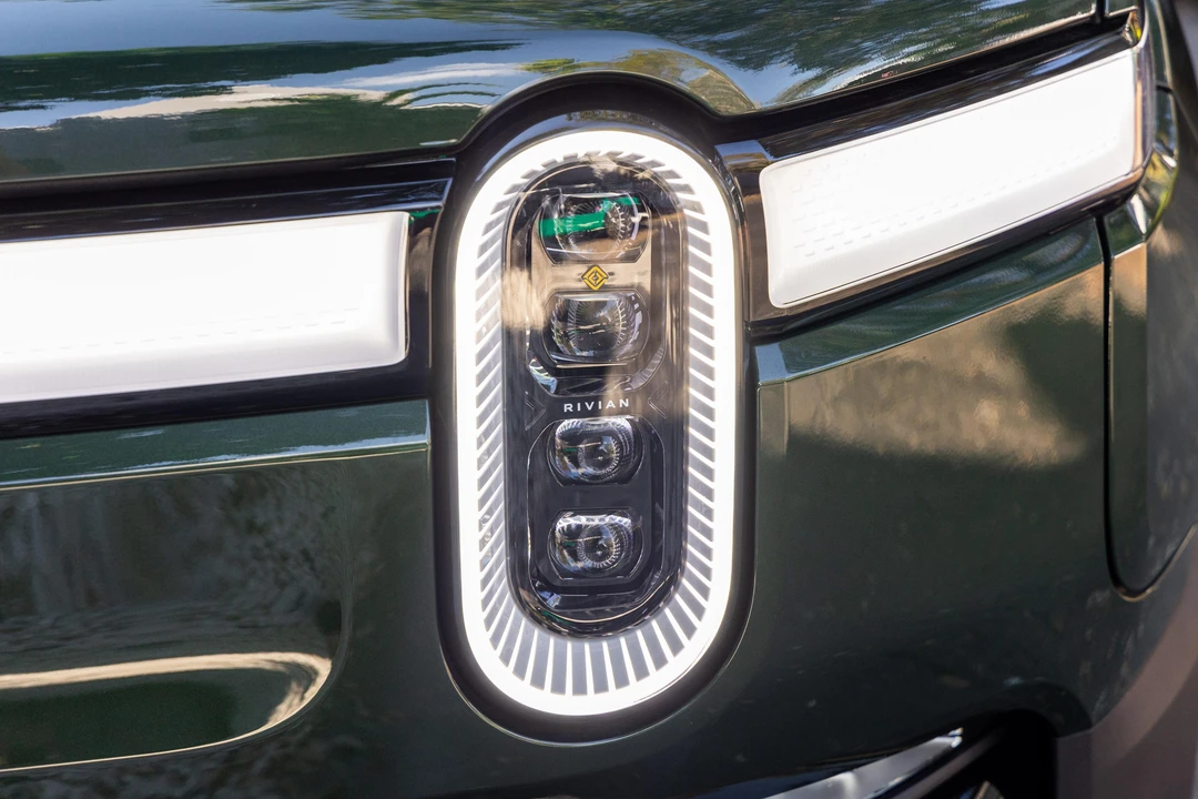 2022 Rivian R1S - Image 15 of 31