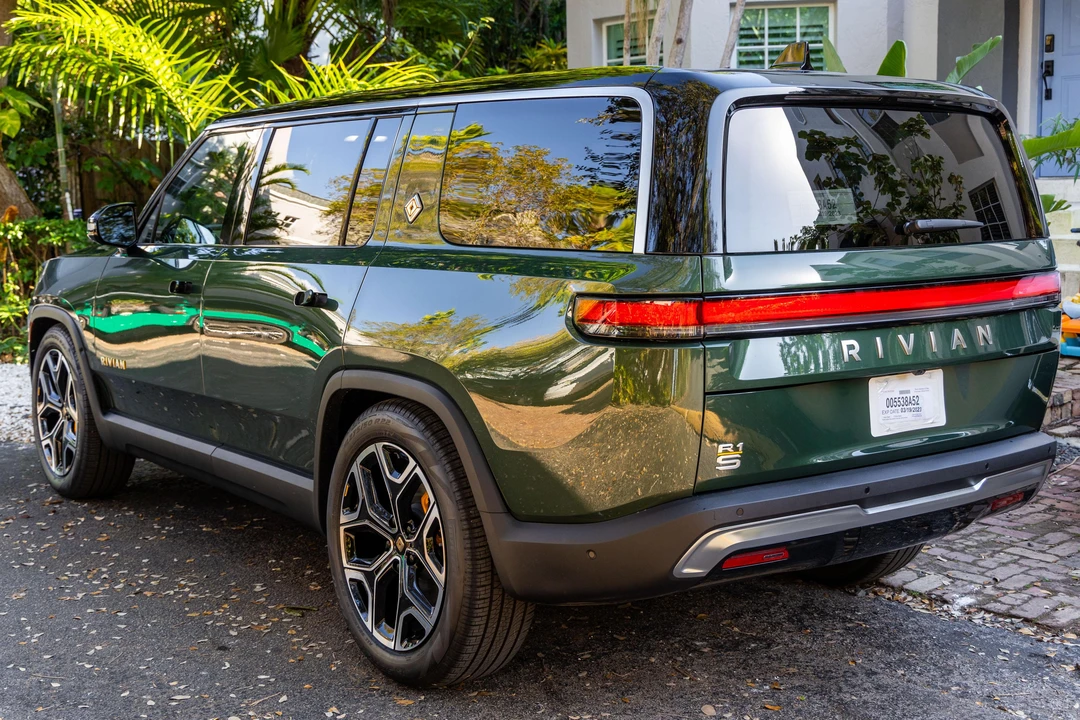 2022 Rivian R1S - Image 10 of 31