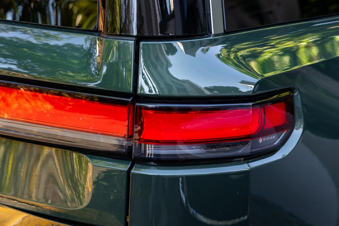 2022 Rivian R1S - Image 23 of 31