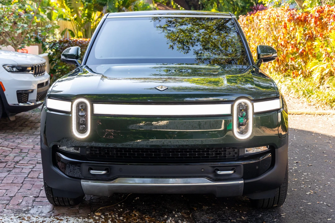 2022 Rivian R1S - Image 2 of 31