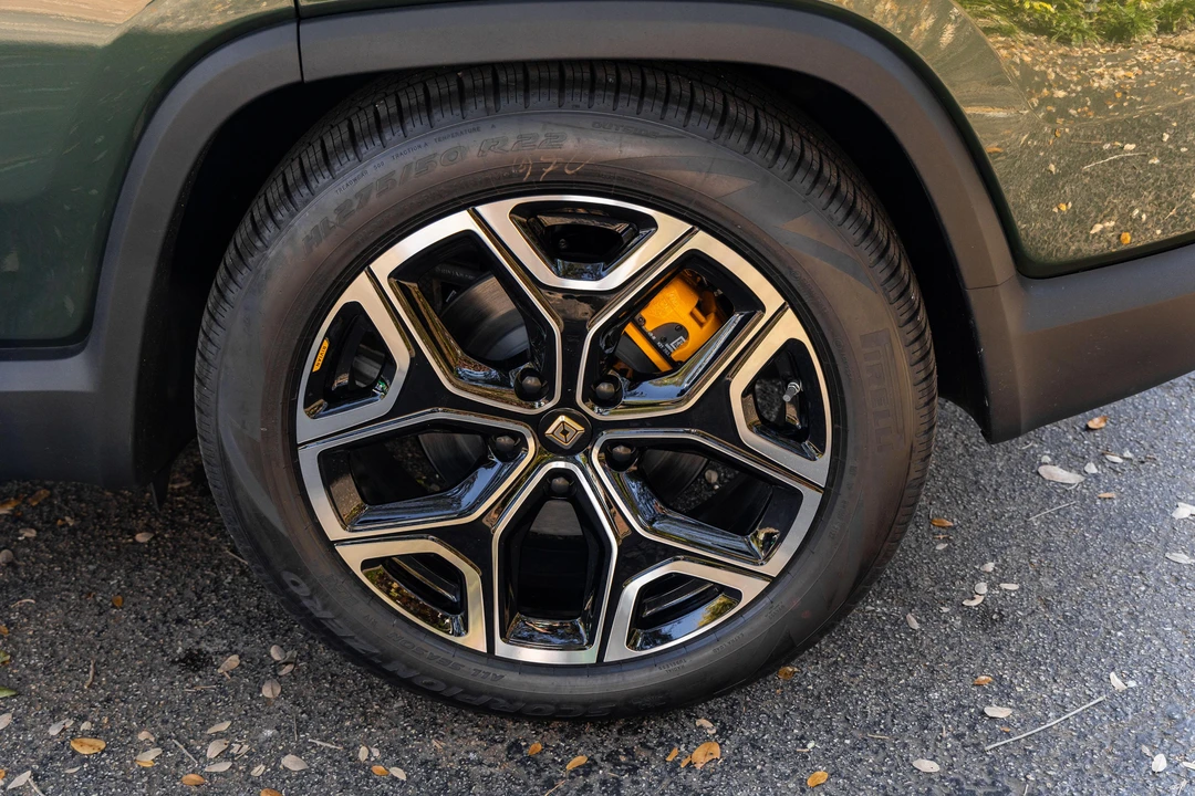 2022 Rivian R1S - Image 26 of 31