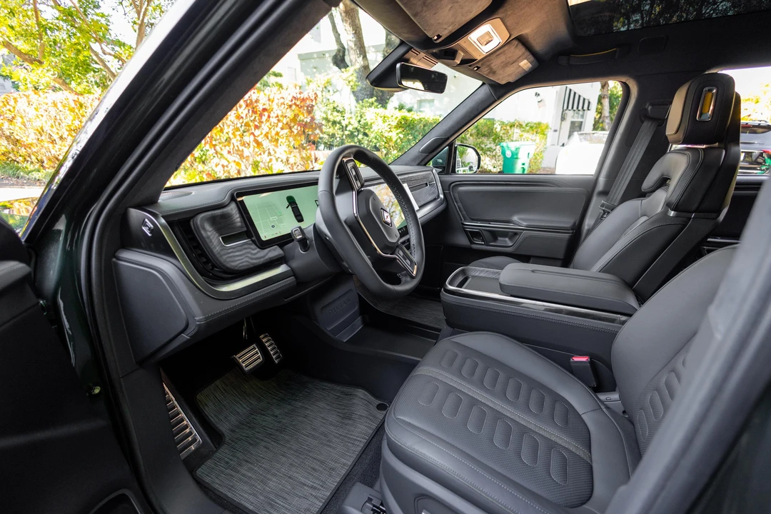 2022 Rivian R1S - Image 29 of 31