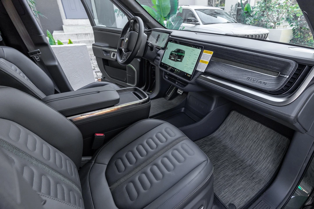 2022 Rivian R1S - Image 30 of 31