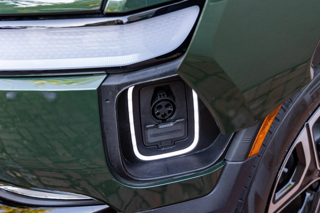2022 Rivian R1S - Image 16 of 31