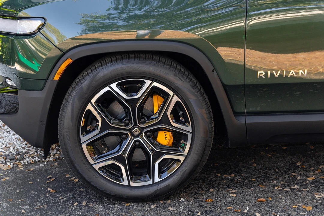 2022 Rivian R1S - Image 25 of 31