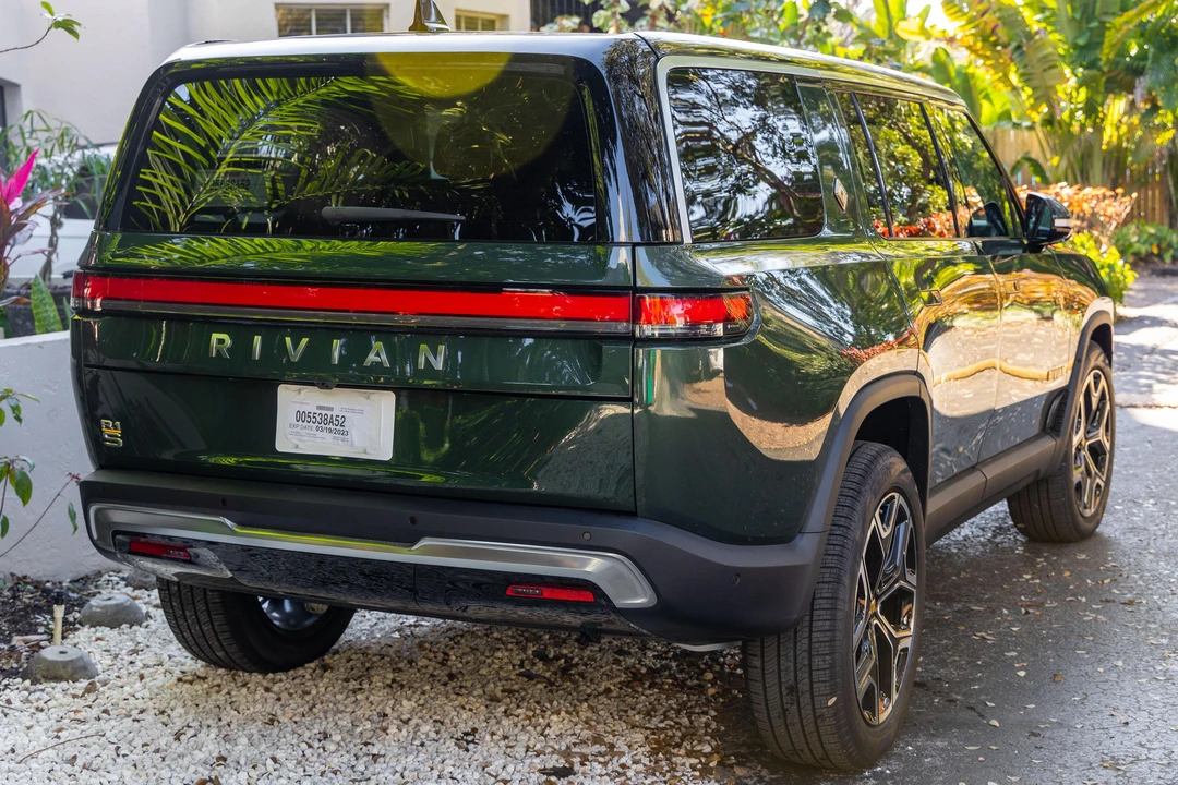 2022 Rivian R1S - Image 4 of 31