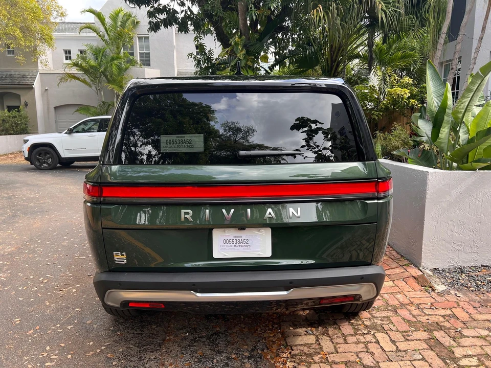 2022 Rivian R1S - Image 11 of 31
