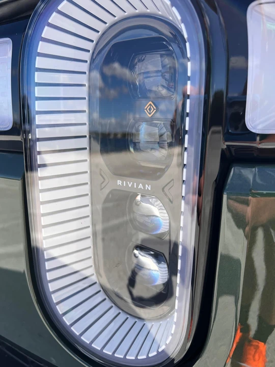 2022 Rivian R1S - Image 14 of 31