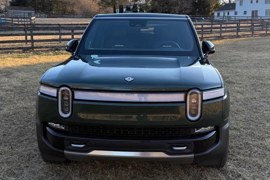 2022 Rivian R1S - Image 2 of 31