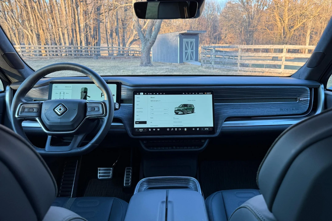 2022 Rivian R1S - Image 24 of 31
