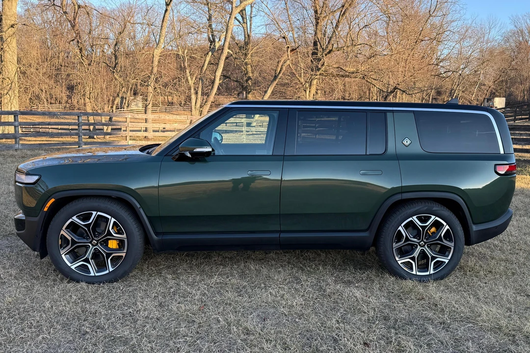 2022 Rivian R1S - Image 3 of 31