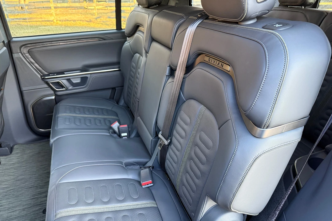 2022 Rivian R1S - Image 26 of 31