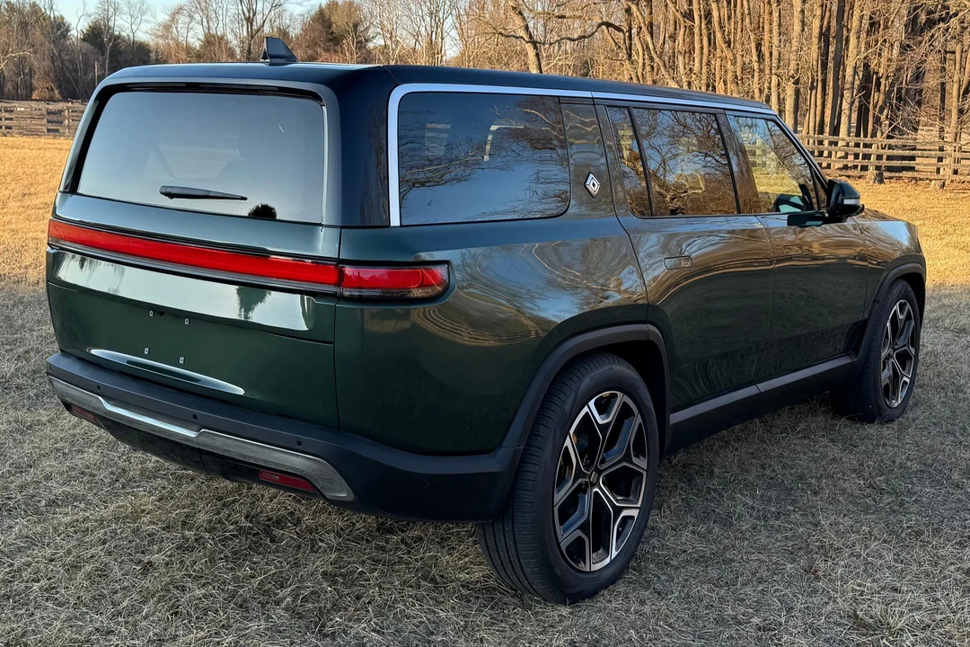 2022 Rivian R1S - Image 4 of 31