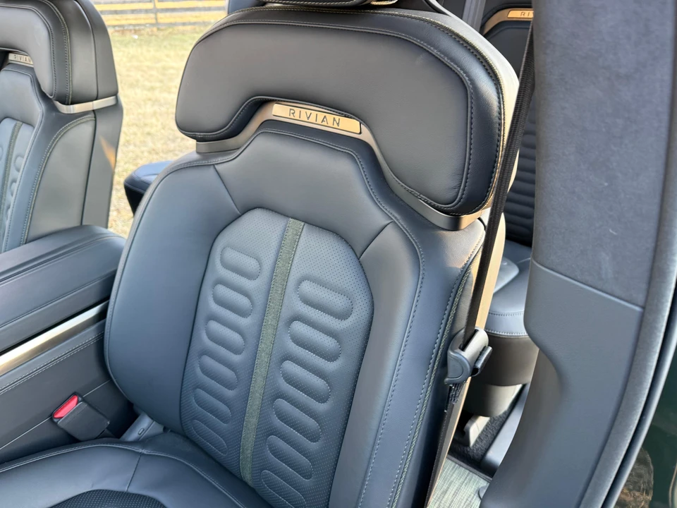 2022 Rivian R1S - Image 28 of 31