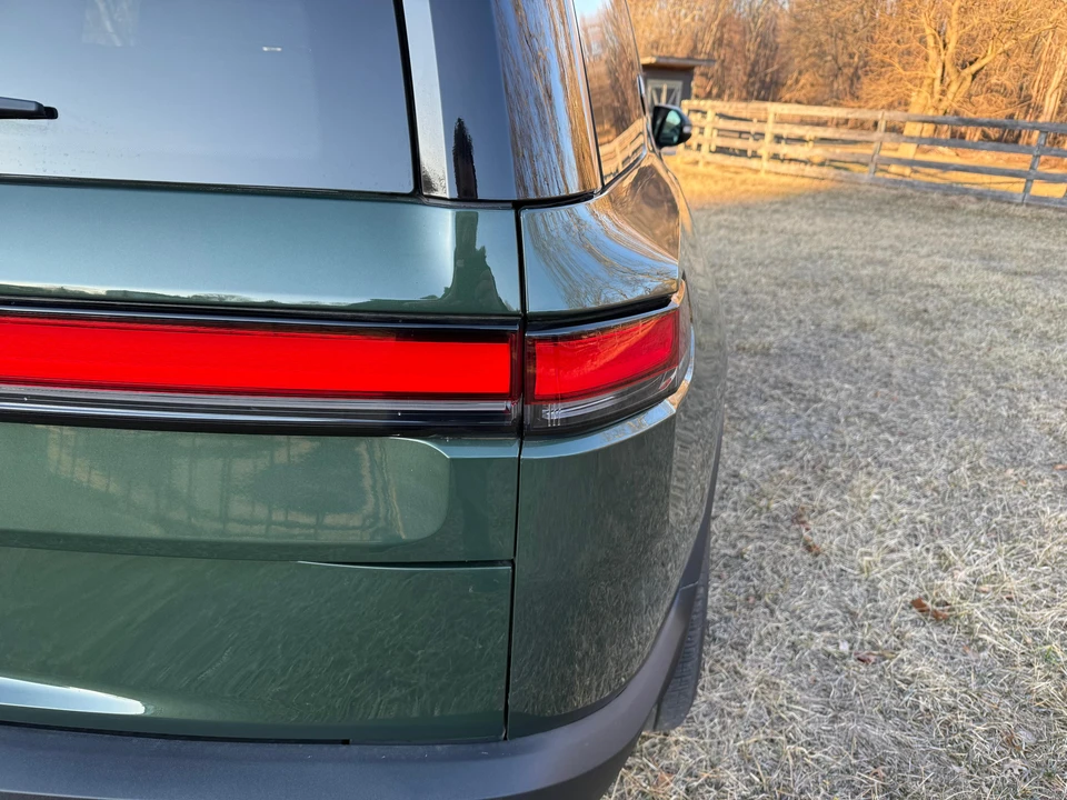 2022 Rivian R1S - Image 16 of 31