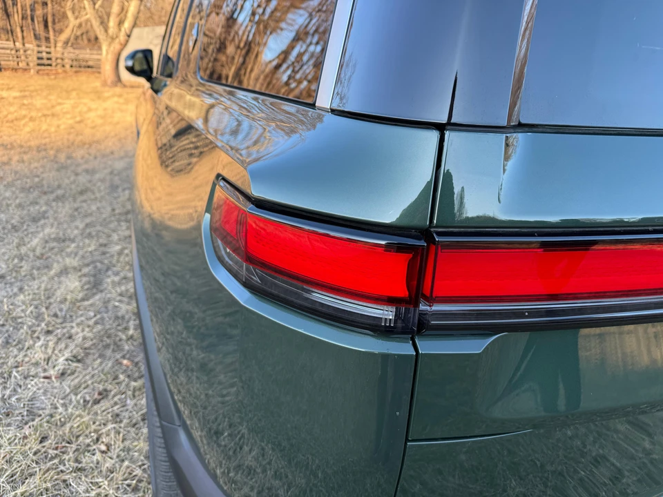 2022 Rivian R1S - Image 14 of 31