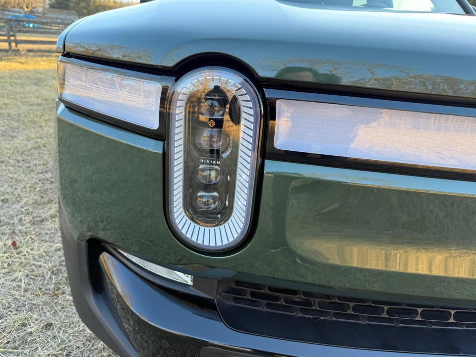 2022 Rivian R1S - Image 9 of 31