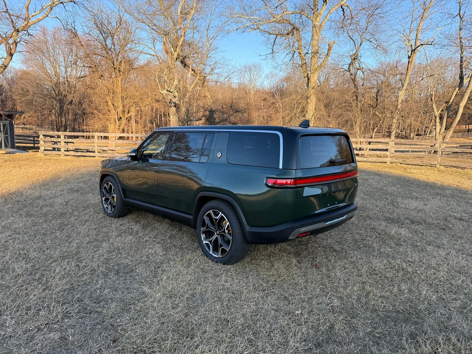 2022 Rivian R1S - Image 7 of 31