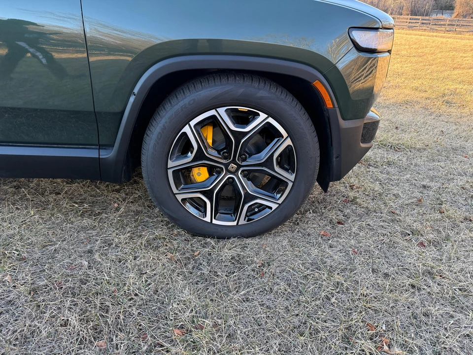 2022 Rivian R1S - Image 23 of 31