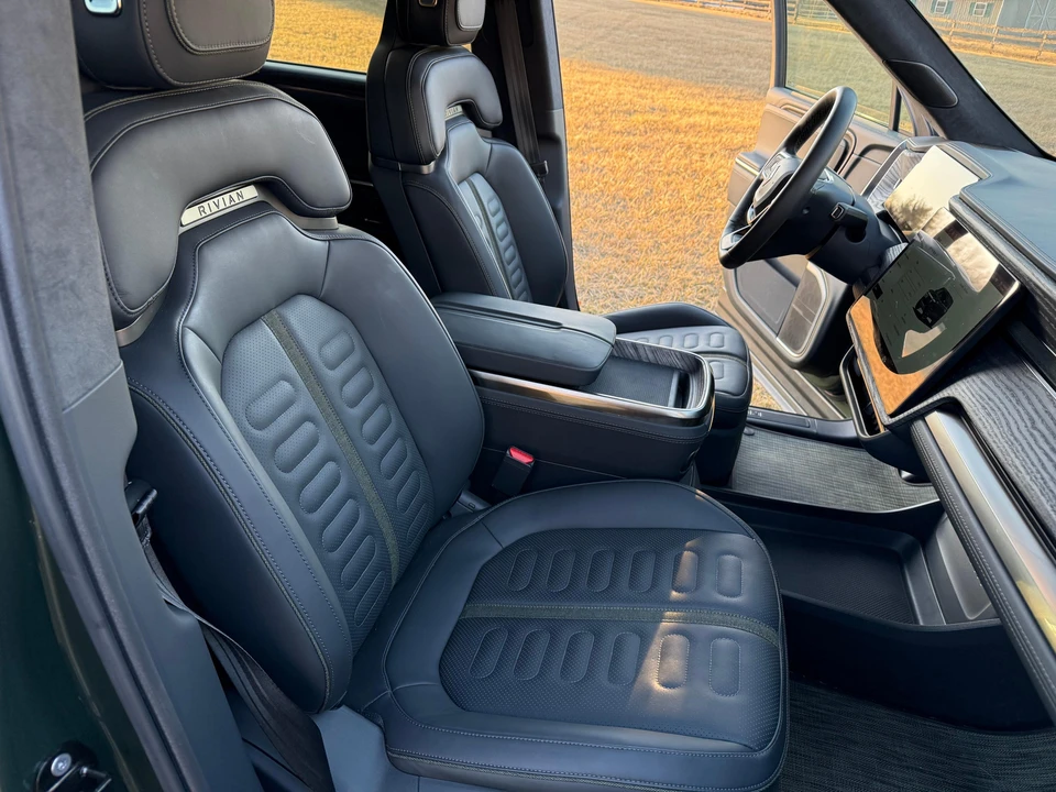 2022 Rivian R1S - Image 31 of 31