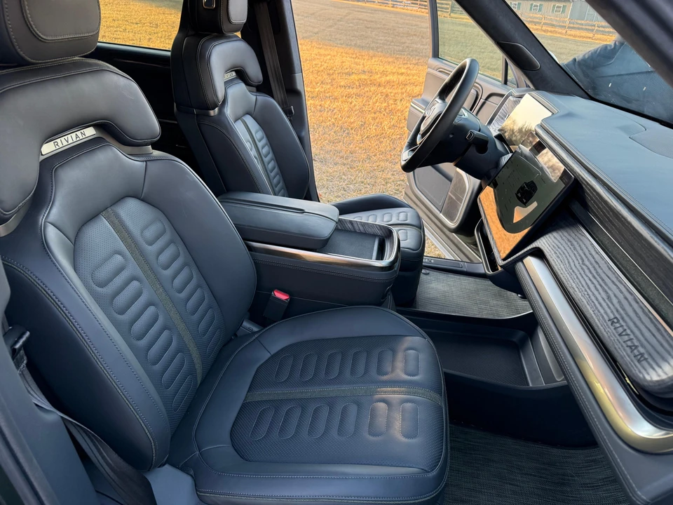 2022 Rivian R1S - Image 30 of 31