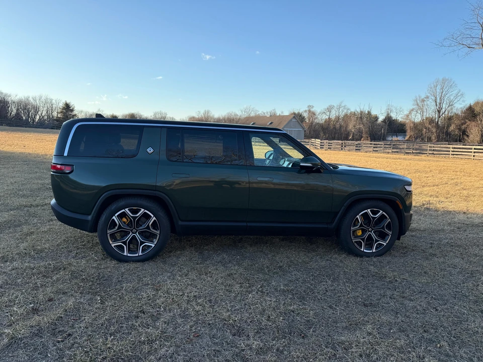 2022 Rivian R1S - Image 8 of 31