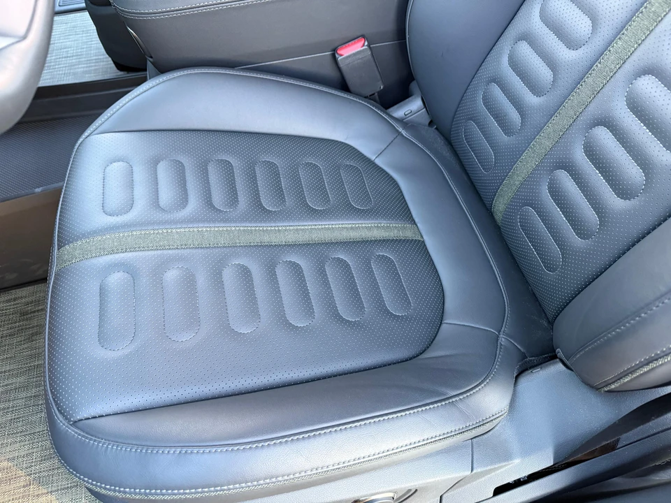 2022 Rivian R1S - Image 29 of 31