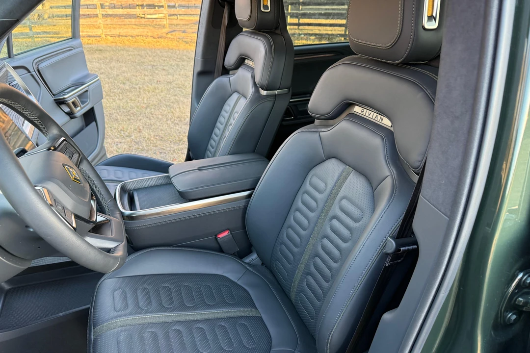 2022 Rivian R1S - Image 25 of 31