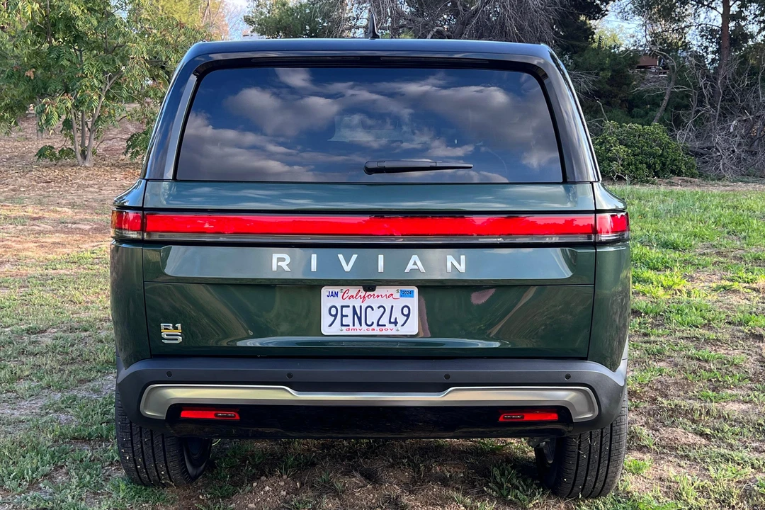 2022 Rivian R1S - Image 5 of 31