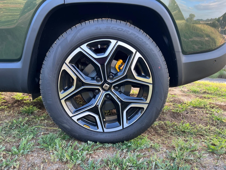 2022 Rivian R1S - Image 22 of 31