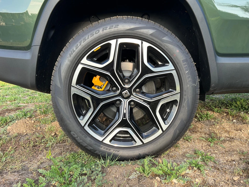 2022 Rivian R1S - Image 23 of 31