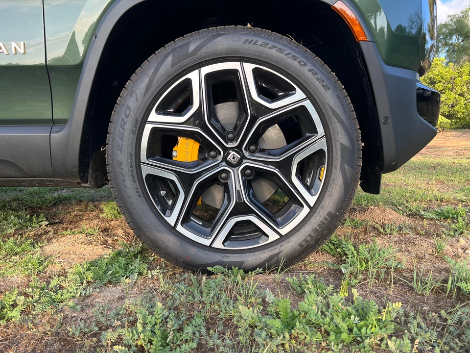 2022 Rivian R1S - Image 24 of 31
