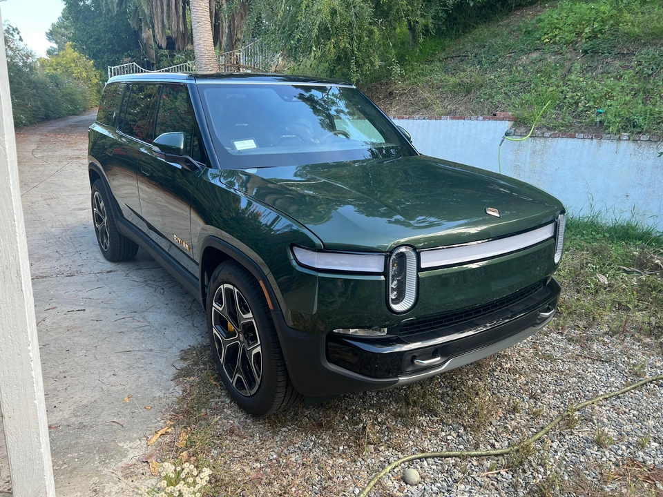 2022 Rivian R1S - Image 14 of 31