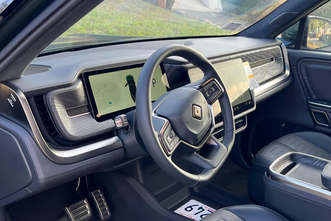 2022 Rivian R1S - Image 25 of 31