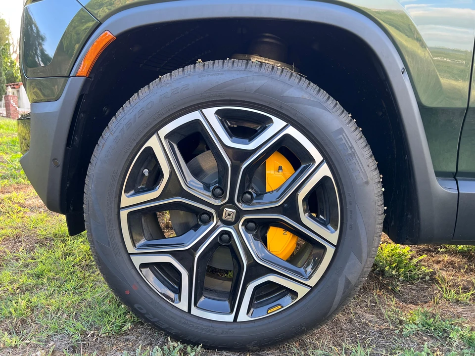 2022 Rivian R1S - Image 21 of 31