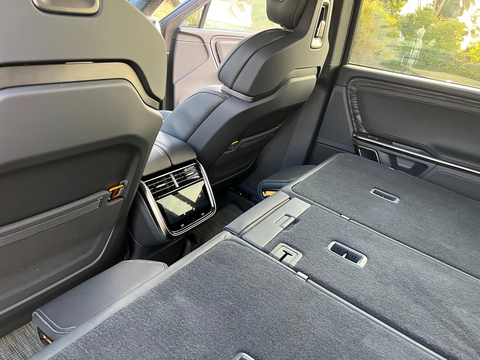 2022 Rivian R1S - Image 31 of 31