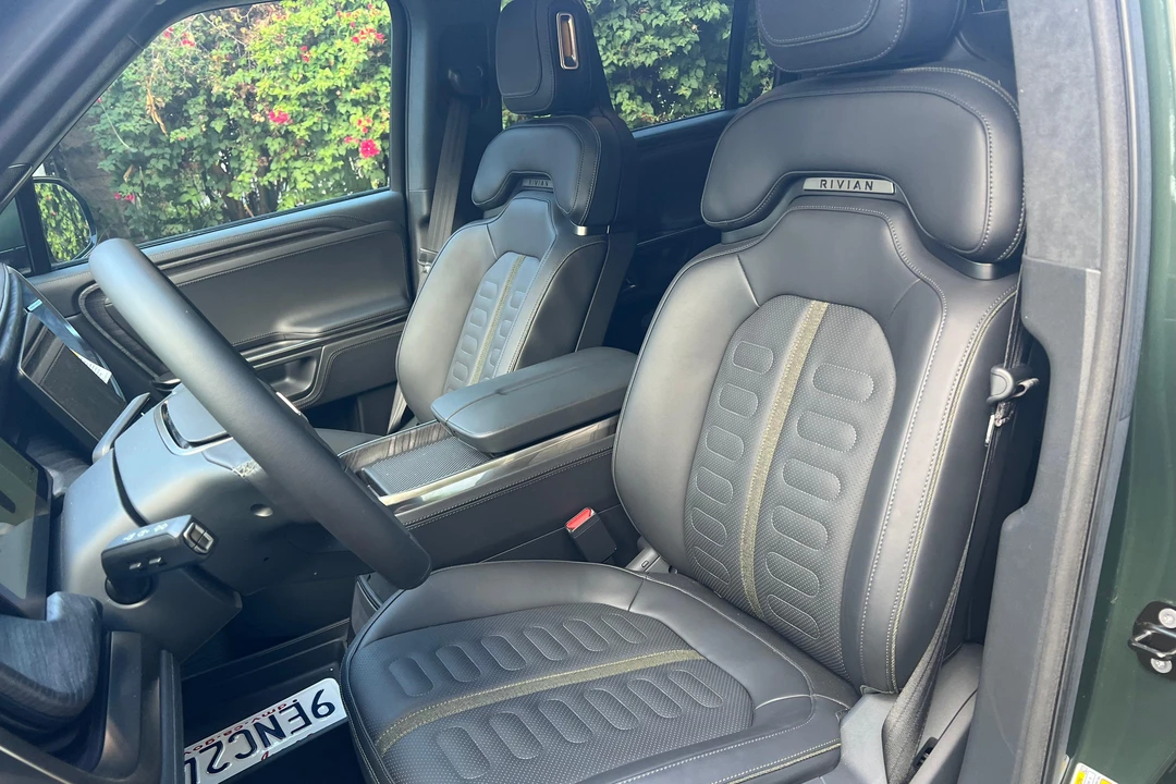 2022 Rivian R1S - Image 26 of 31