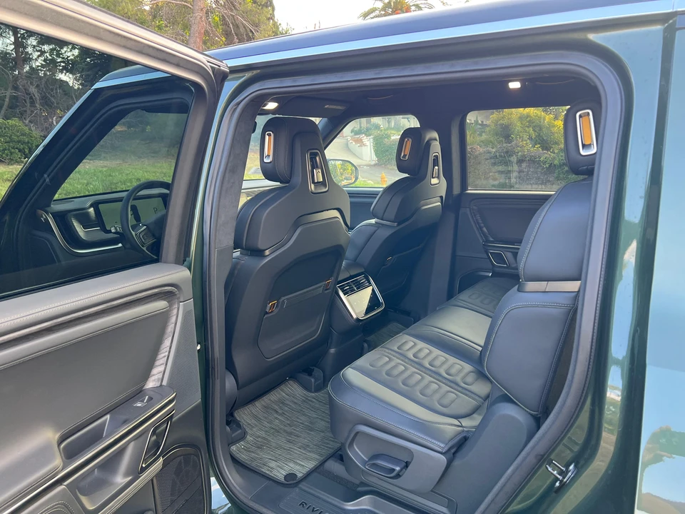 2022 Rivian R1S - Image 30 of 31