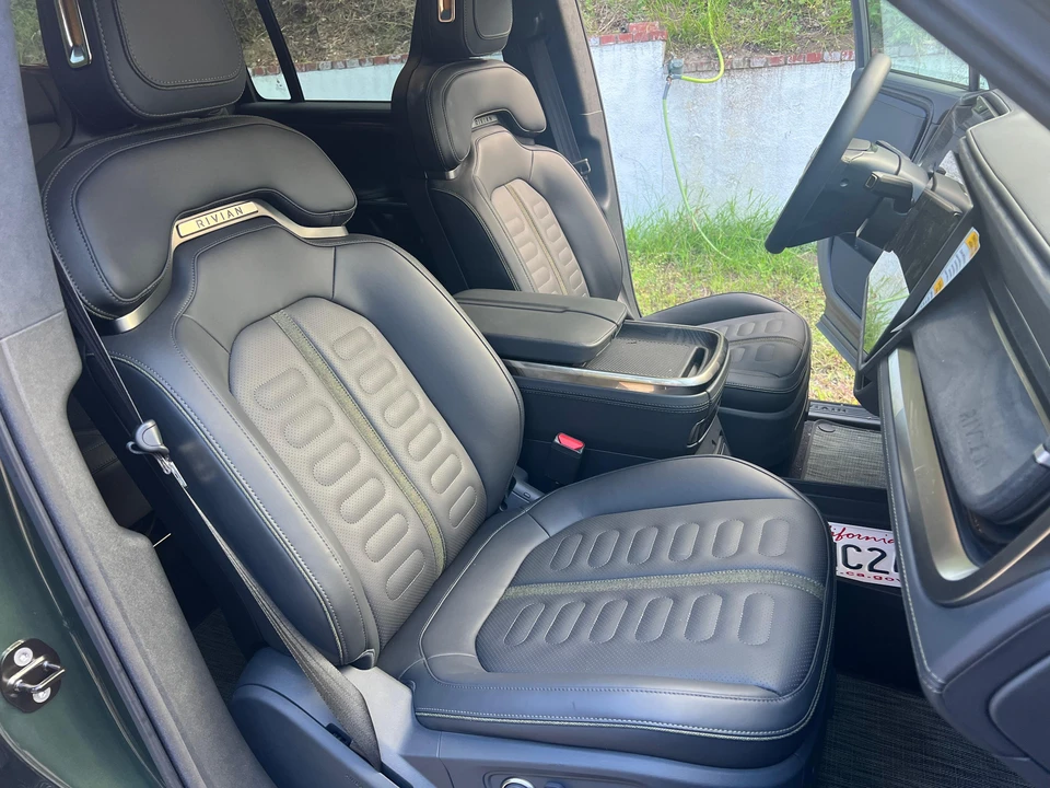 2022 Rivian R1S - Image 29 of 31