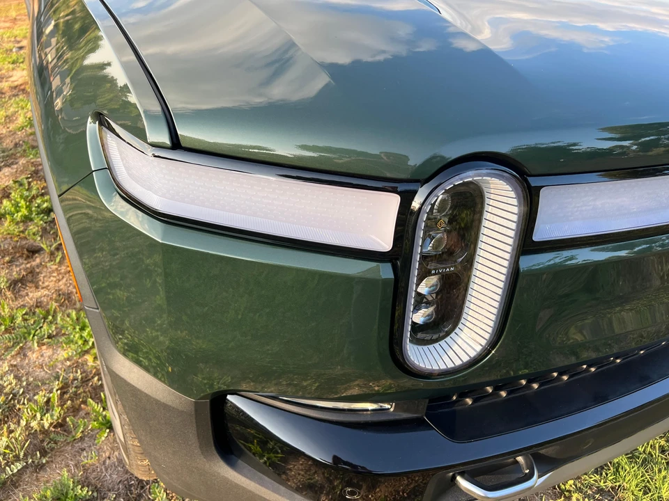 2022 Rivian R1S - Image 15 of 31